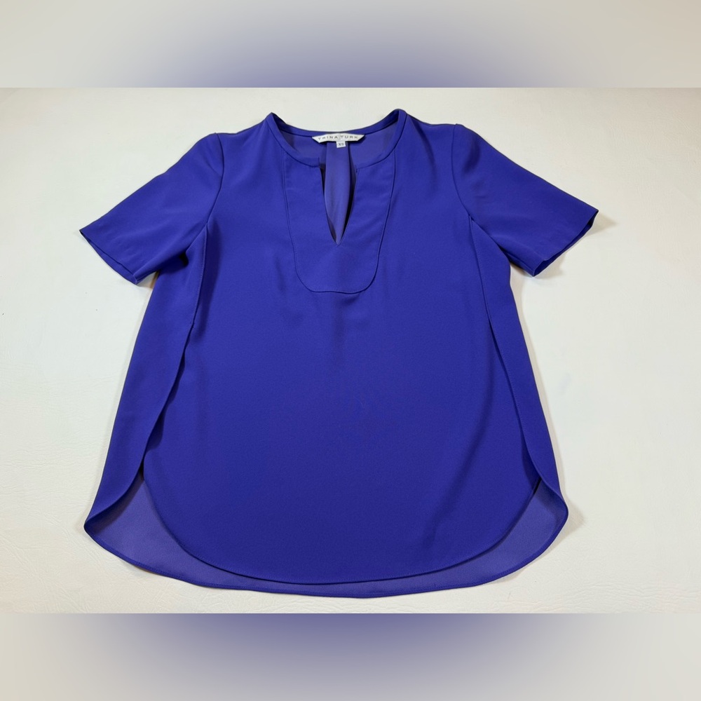 NWOT Trina Turk purple XS short sleeve top vneck side slit workwear (bin FF)